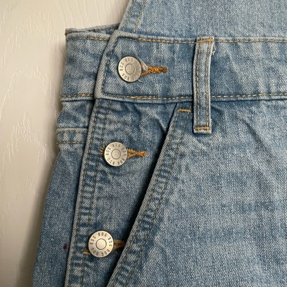 BDG Urban Outfitters Women’s 31 Light Wash Denim Short Overalls